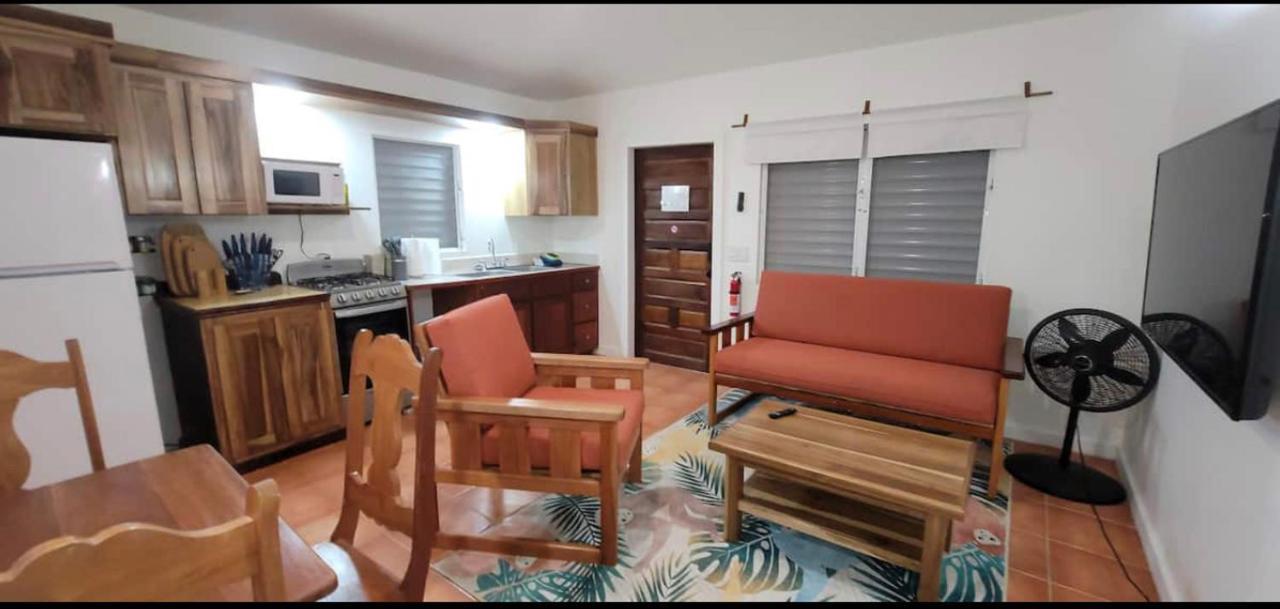 Alux House Hotel Placencia Bagian luar foto