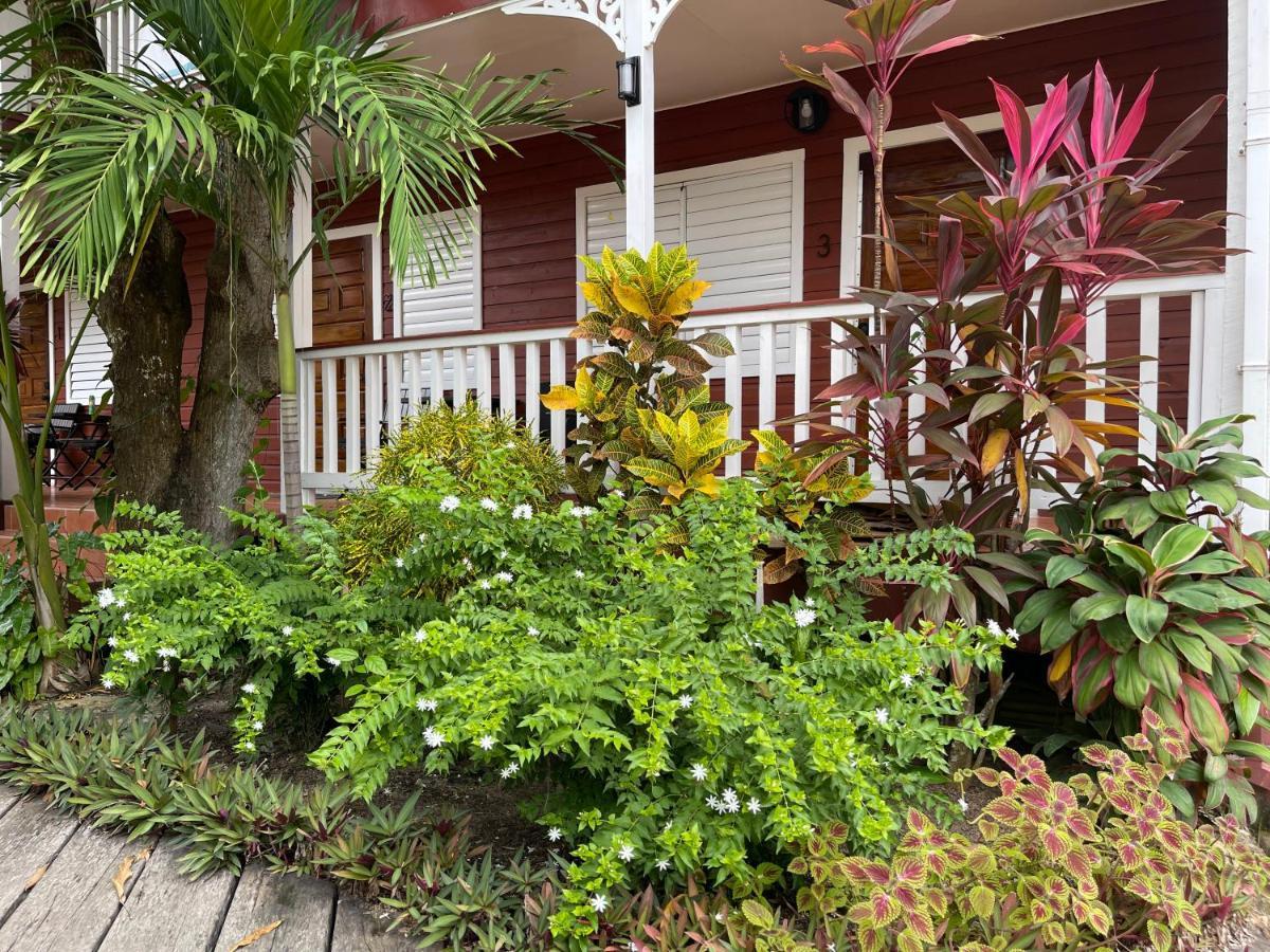 Alux House Hotel Placencia Bagian luar foto