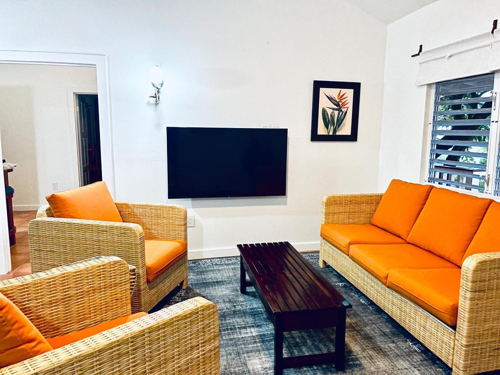 Alux House Hotel Placencia Bagian luar foto