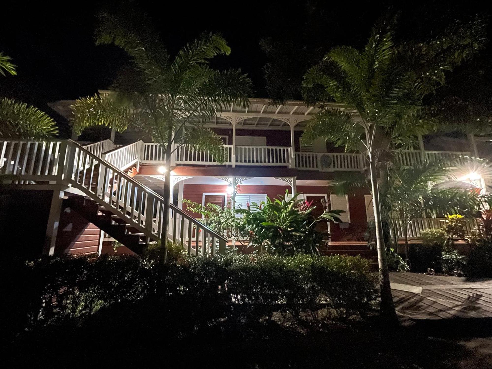 Alux House Hotel Placencia Bagian luar foto