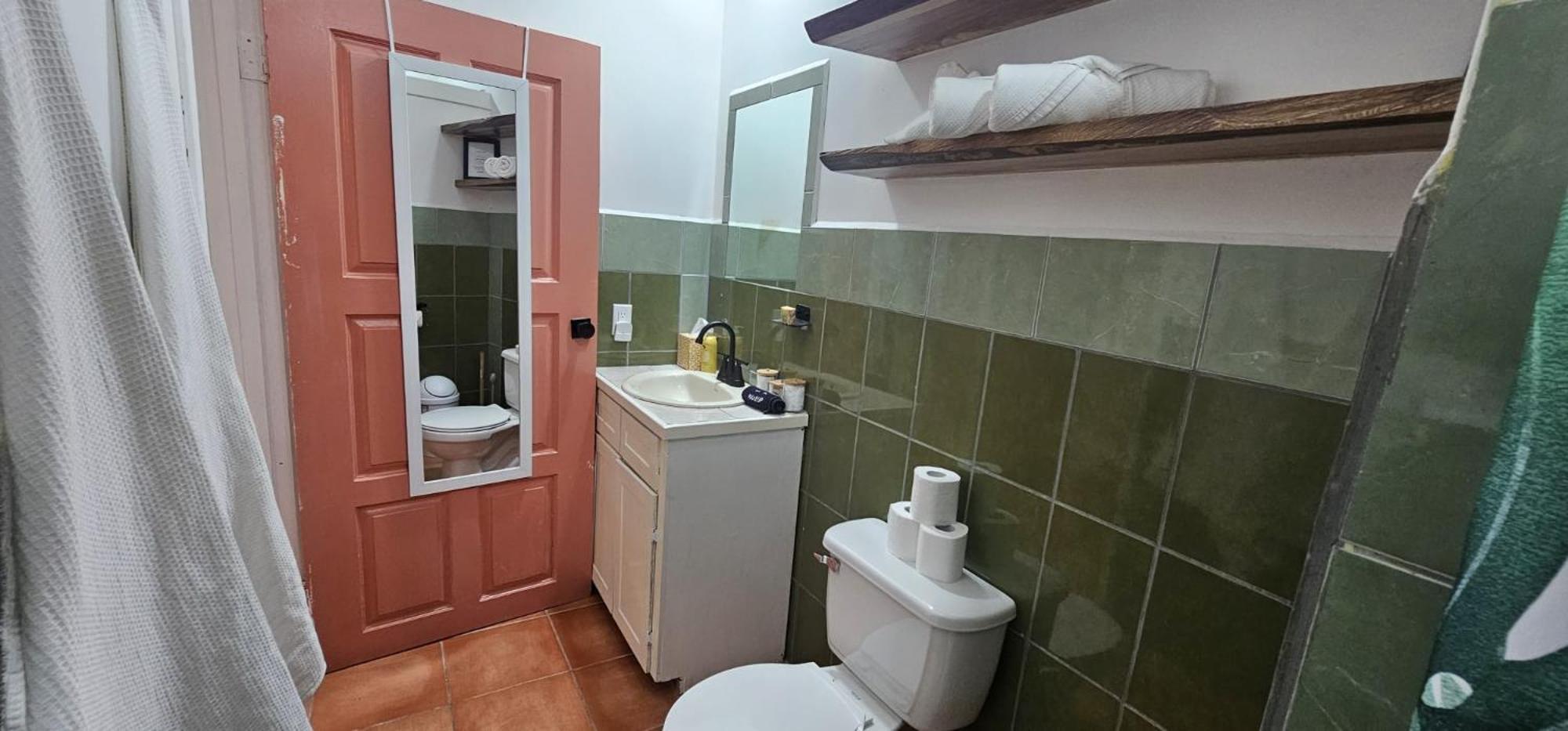 Alux House Hotel Placencia Bagian luar foto